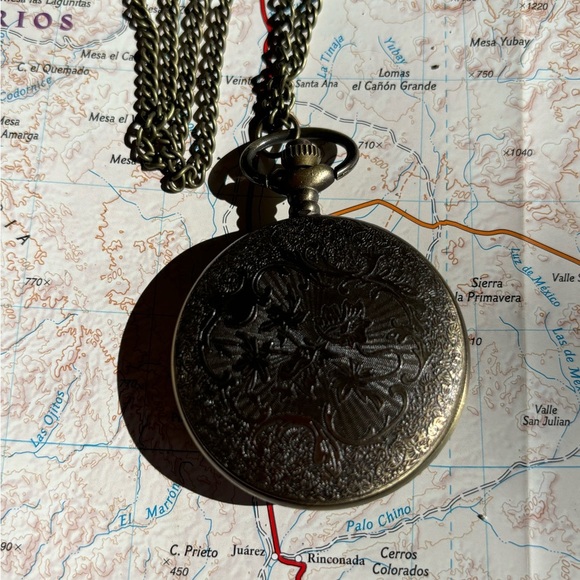 Vintage Bronze Quartz Pocket Watch With chain Analog Display, Ideal Gift - Picture 7 of 8